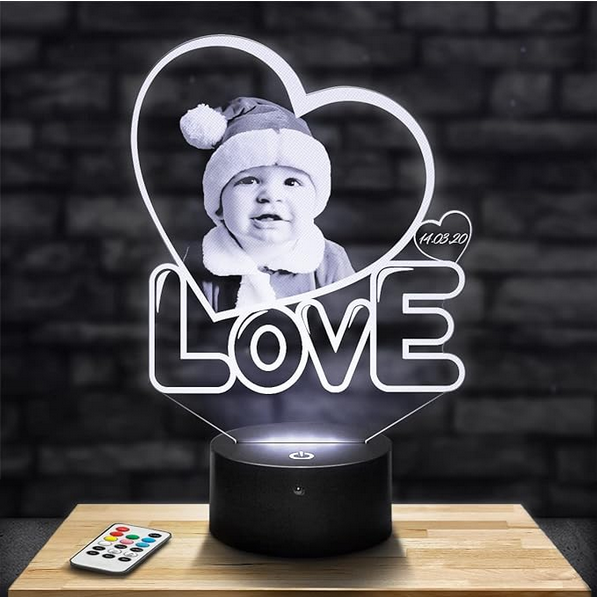 lampe en forme de cœur personnalisé avec une photo de bébé