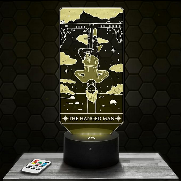 lampe avec le design de l'arcane du tarot du pendu
