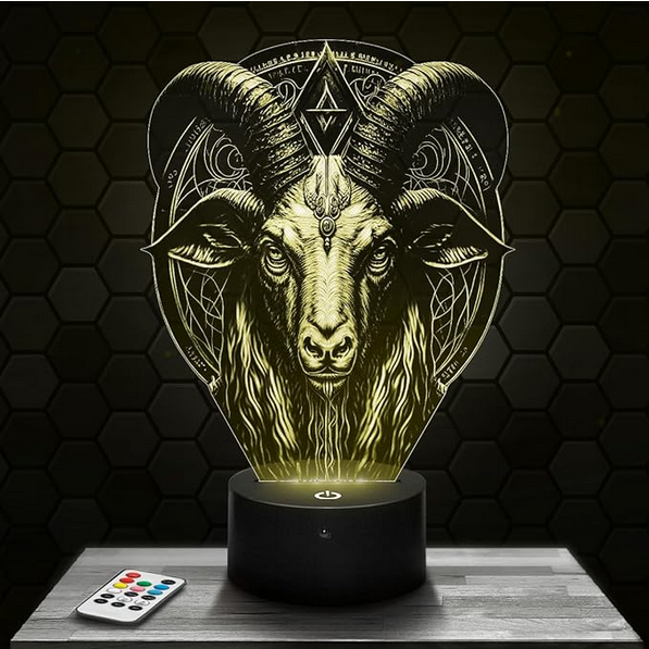 lampe avec le design d'une tête de bouc et ses cornes