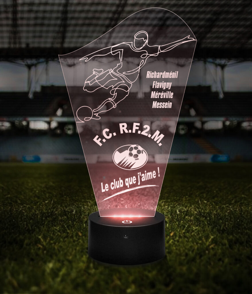 lampe trophée avec un sportif de foot et un balllon