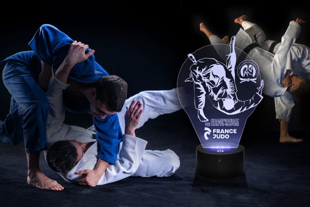 lampes trophées avec des sportifs de judo
